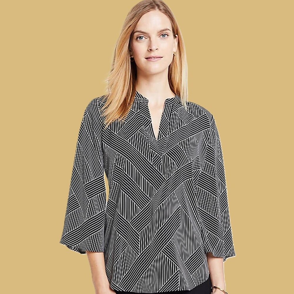 New ANN TAYLOR V-Neck Flare Sleeve Popover Blouse Black Size M
